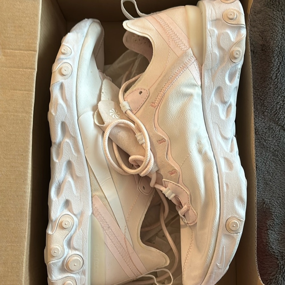 Women’s Nike React Element 55